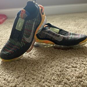 Nike Vapormax Men’s Size 9, 100% authentic!  Almost brand new condition!